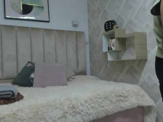 clhoee-johnson live cam profile