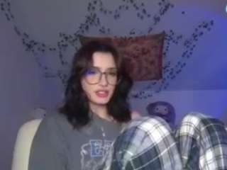 Live webcam model mentallyillmile on Soda Cams