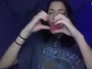 Live webcam model mentallyillmile on Soda Cams