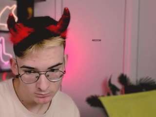 rico-steel's CamSoda show and profile