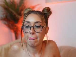 AileenAxa