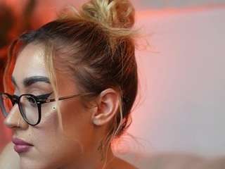 aileenaxa live cam profile