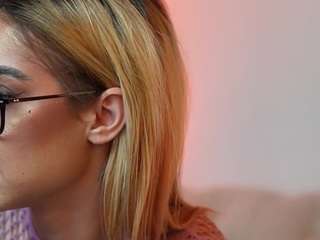 le modèle aileenaxa est en webcam porno dans un show sur le site camsoda, il possède les tags suivants: blowjob,brown eyes,dildo or vibrator,flashing,foot fetish,full nudity,handjob,no drinking,skinny,smoking,hd