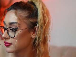 le modèle aileenaxa est en webcam porno dans un show sur le site camsoda, il possède les tags suivants: blowjob,brown eyes,dildo or vibrator,flashing,foot fetish,full nudity,handjob,no drinking,skinny,smoking,hd