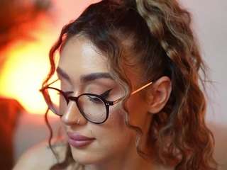 le modèle aileenaxa est en webcam porno dans un show sur le site camsoda, il possède les tags suivants: blowjob,brown eyes,dildo or vibrator,flashing,foot fetish,full nudity,handjob,no drinking,skinny,smoking,hd