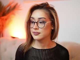 AileenAxa live webcam show