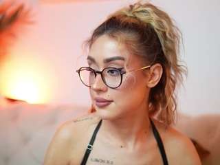 AileenAxa live webcam show