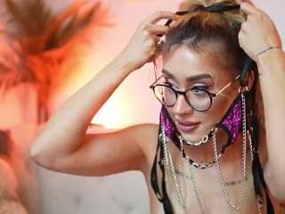 AileenAxa live webcam show
