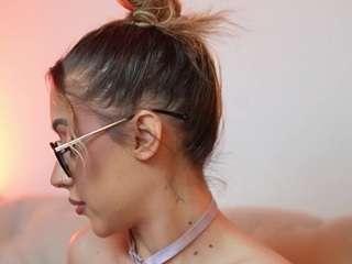 AileenAxa live cam preview