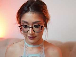 AileenAxa live cam preview