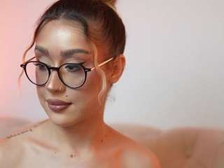 AileenAxa