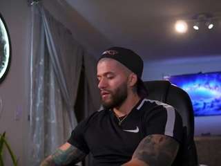 FrankFarrell live cam preview