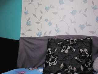 hotnicolle1 webcam model