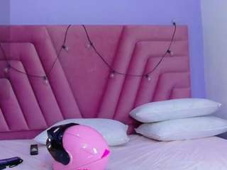 curvybuffgirllll webcam