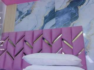 curvybuffgirllll webcam