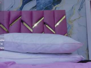 curvybuffgirllll webcam