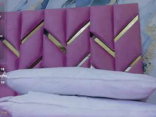 curvybuffgirllll webcam