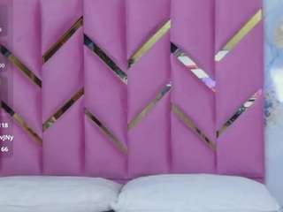 curvybuffgirllll's CamSoda show and profile