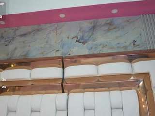 curvybuffgirllll's live room