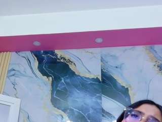 curvybuffgirllll live webcam show