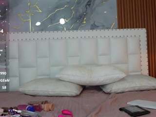 curvybuffgirllll live webcam show