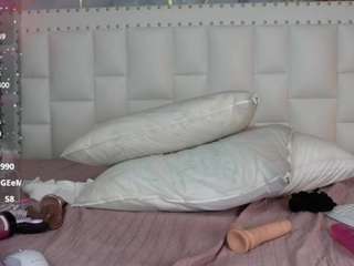 curvybuffgirllll live webcam show