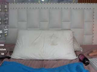 curvybuffgirllll live webcam show