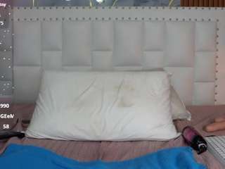 curvybuffgirllll live webcam show