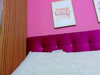 curvybuffgirllll live webcam show