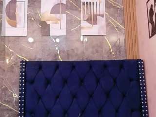 Live cam show with curvybuffgirllll