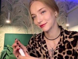daniaoetzel Live Webcam on CamSoda
