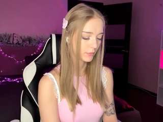 daniaoetzel's CamSoda show and profile