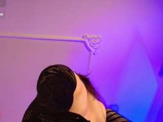 Live webcam model iamvictoria06 on Soda Cams