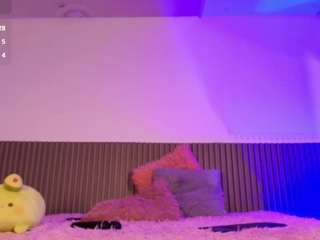 Live webcam model iamvictoria06 on Soda Cams