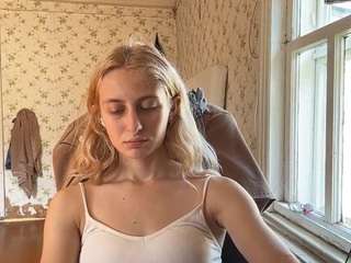 MilaHill live webcam show