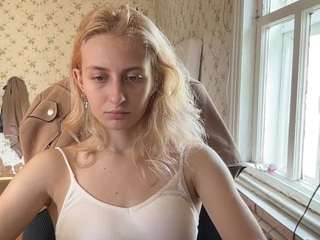 MilaHill live webcam show