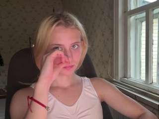 MilaHill live cam preview