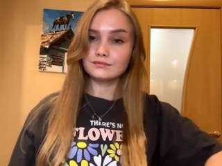 nicholletassie webcam