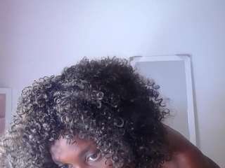 nnocent-sexy-lady