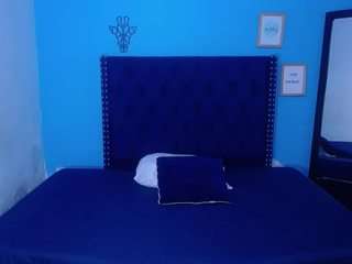 nnocent-sexy-lady webcam