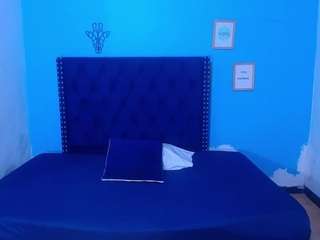 nnocent-sexy-lady webcam