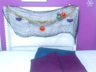 nnocent-sexy-lady webcam