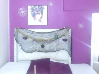 nnocent-sexy-lady webcam