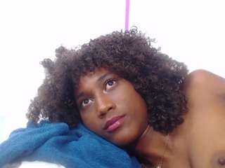 nnocent-sexy-lady webcam