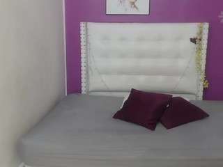 nnocent-sexy-lady webcam model