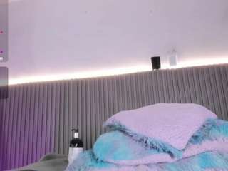 valentina-lux1's CamSoda show and profile