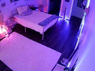 voyeurcam-lolavalentine23's CamSoda show and profile