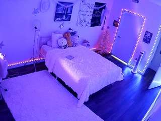 voyeurcam-lolavalentine23