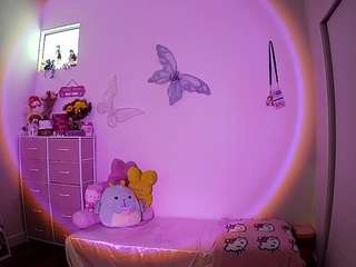voyeurcam-lolavalentine23's CamSoda show and profile
