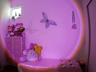 voyeurcam-lolavalentine23's CamSoda show and profile